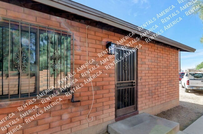 Photo - 425 W 26th St