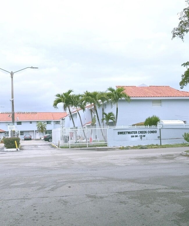 Photo - 550 SW 115th Ave