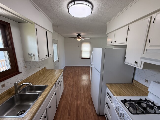 Photo - 1403 Emerald Dr
