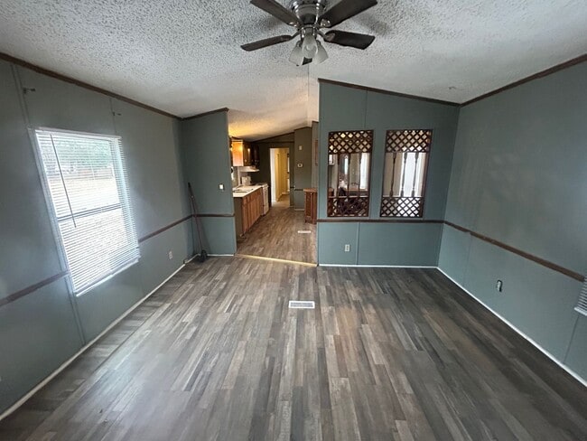 Photo - 201 Williams Cir