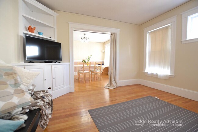 22 Lyne Rd Unit 1