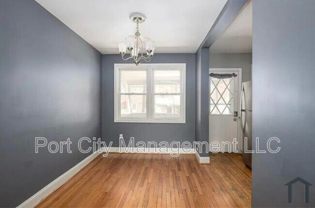 Photo - 6816 Gough St