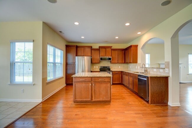 Photo - Gorgeous 5 Bedroom Home in Neighborhoods of Holly Ridge