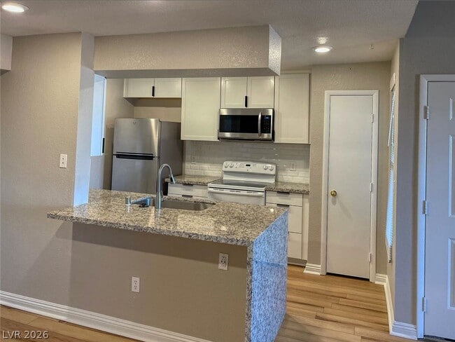 Building Photo - 8101 W Flamingo Rd Unit 2131