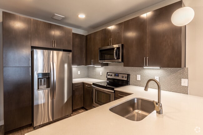 1HAB, 1BA - 645 ft² - Tradehouse at Bulverde Marketplace