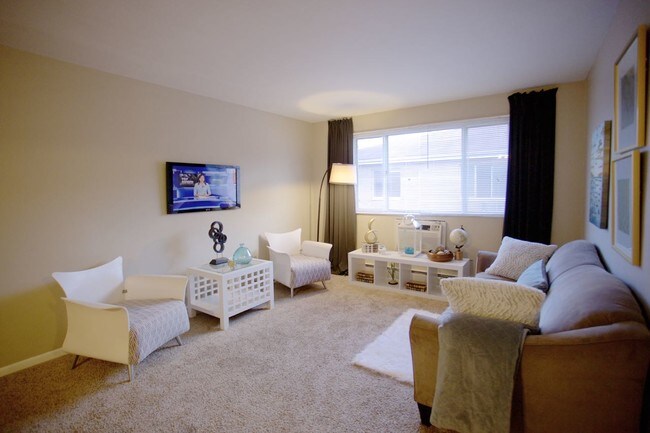 Royal James Plaza - Royal James Plaza Apartments
