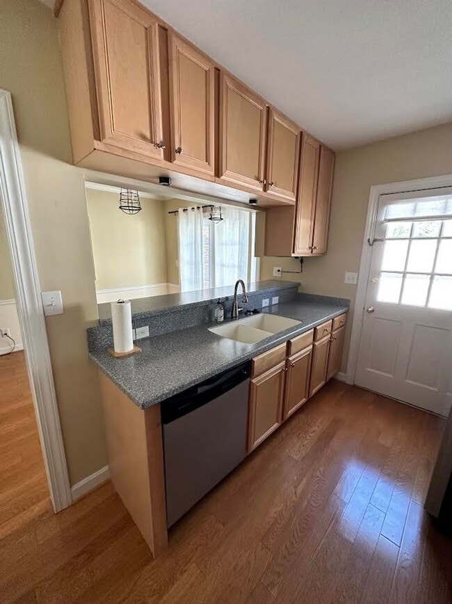 Photo - 305 Hanover Arms Ct