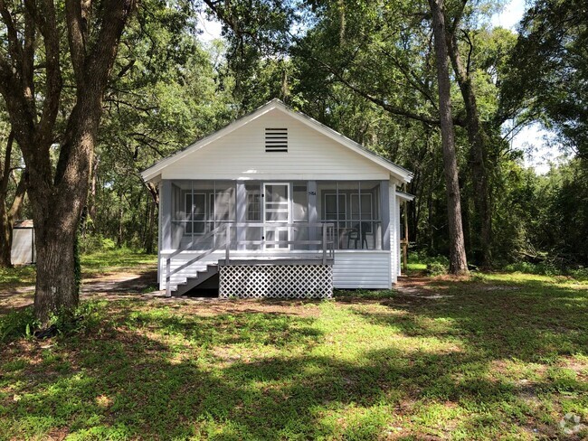 Building Photo - Charming 2 Bedroom Home Available