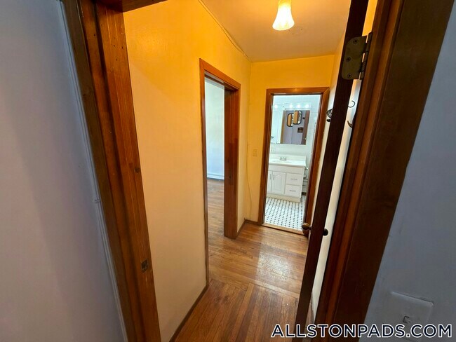 Photo - 46 Park Vale Ave Unit 3