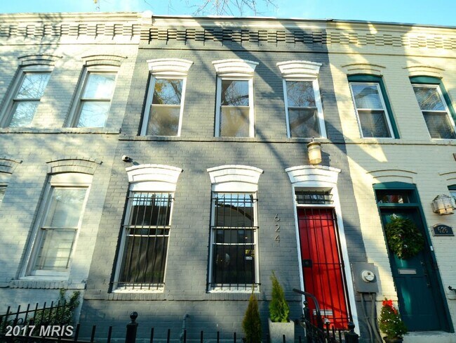 Building Photo - 624 14th Pl NE Rental