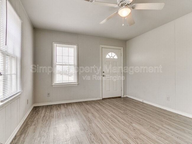 Photo - 4005 N Rockwell Ave