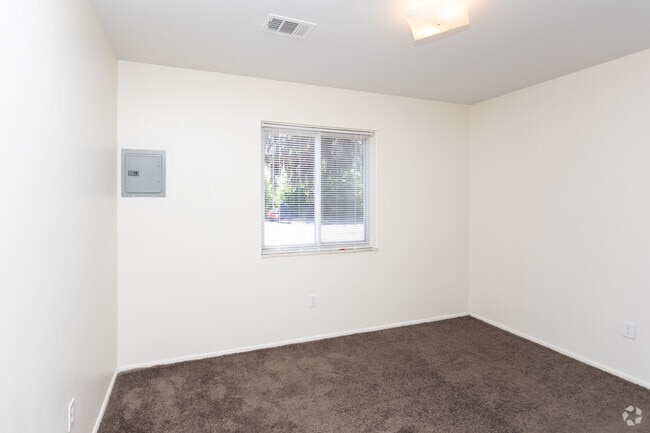 2BR, 1BA - 756 SF
