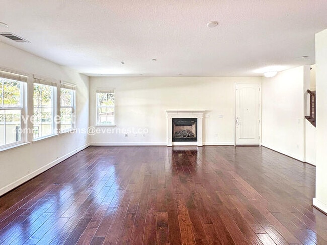 Photo - 644 Heligan Ln