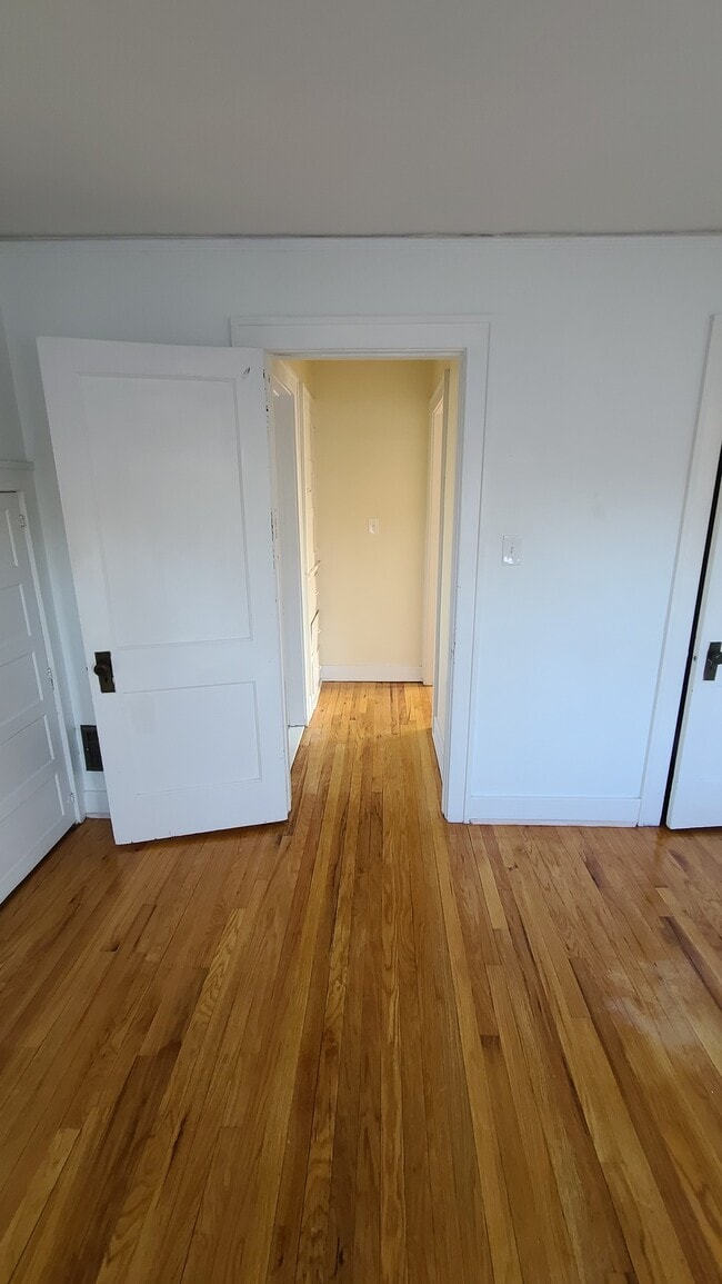 Photo - 464 W Marshall St