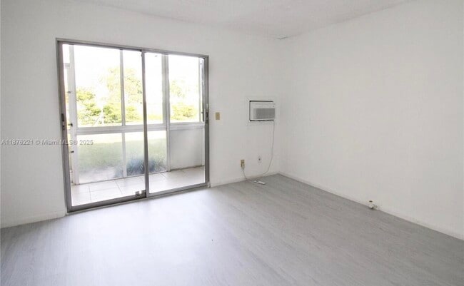 Photo - 319 Newport V Unit 319