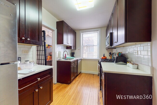 Building Photo - 7644 N Greenview Ave Unit 1E