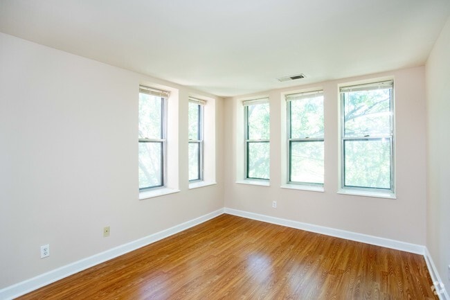 1BR, 1BA - 791 SF