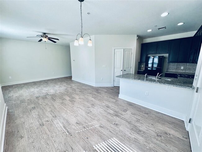 Photo - 2216 Creekside Ln