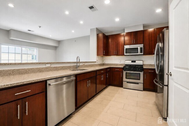 347 Pond Ln
