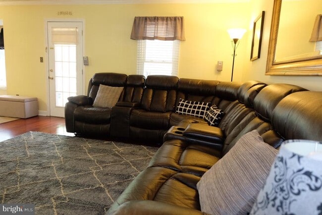 Photo - 1000 Elbridge Way