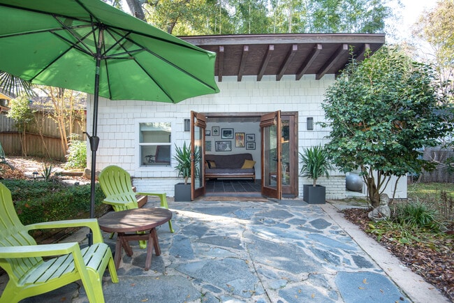 Photo - 1096 Oakfield Dr SE