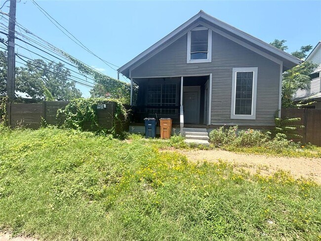 Building Photo - 2410 E 12th St Rental