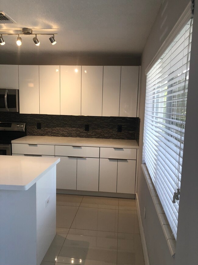 Photo - 251 NW 34th St Townhome