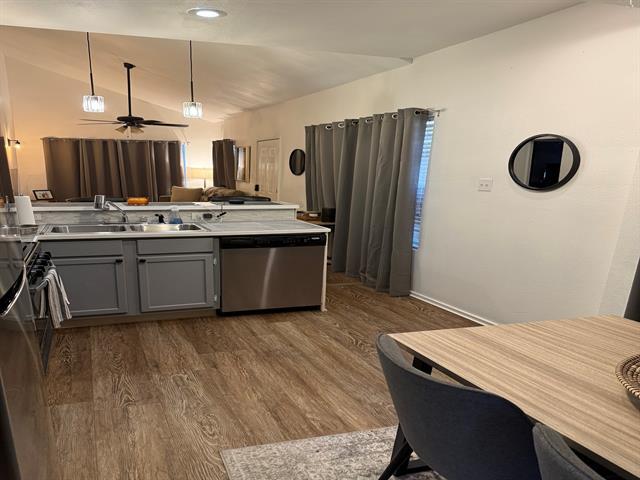 Photo - 4347 Travis St