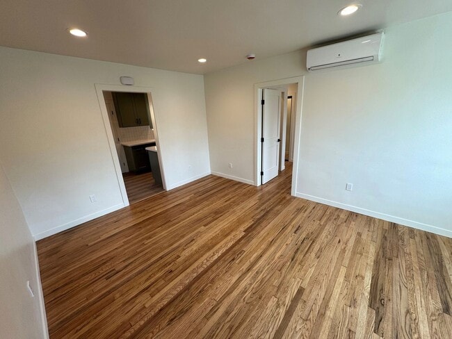 Photo - Remodeled Midtown Apartment- Private Washer/Dryer +AC!! Unidad 2161 Channel