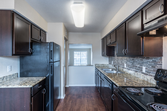 Castlewood Apartments - Castlewood Apartments