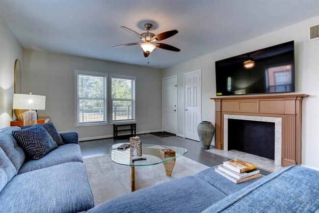 Photo - 3328 Blodgett St