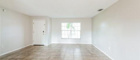 Photo - 634 Hemlock Ln