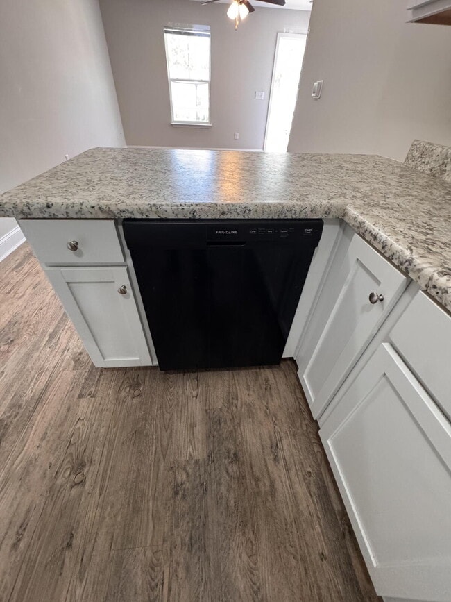 Photo - Inquire today on how to get FREE rent! Unidad A