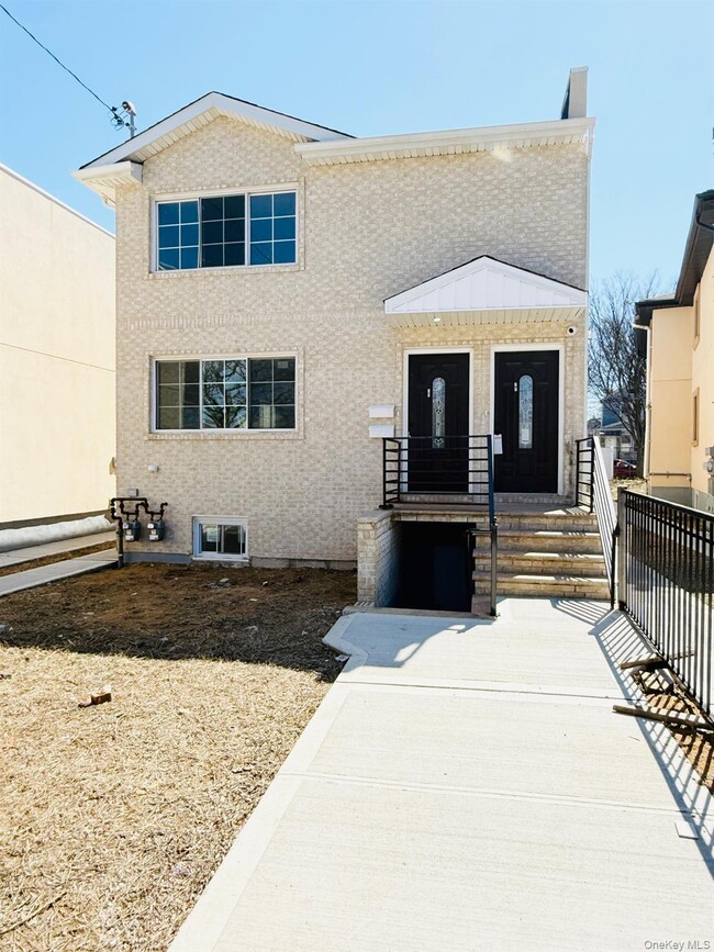 Building Photo - 139-20 Lakewood Ave Unit 1F