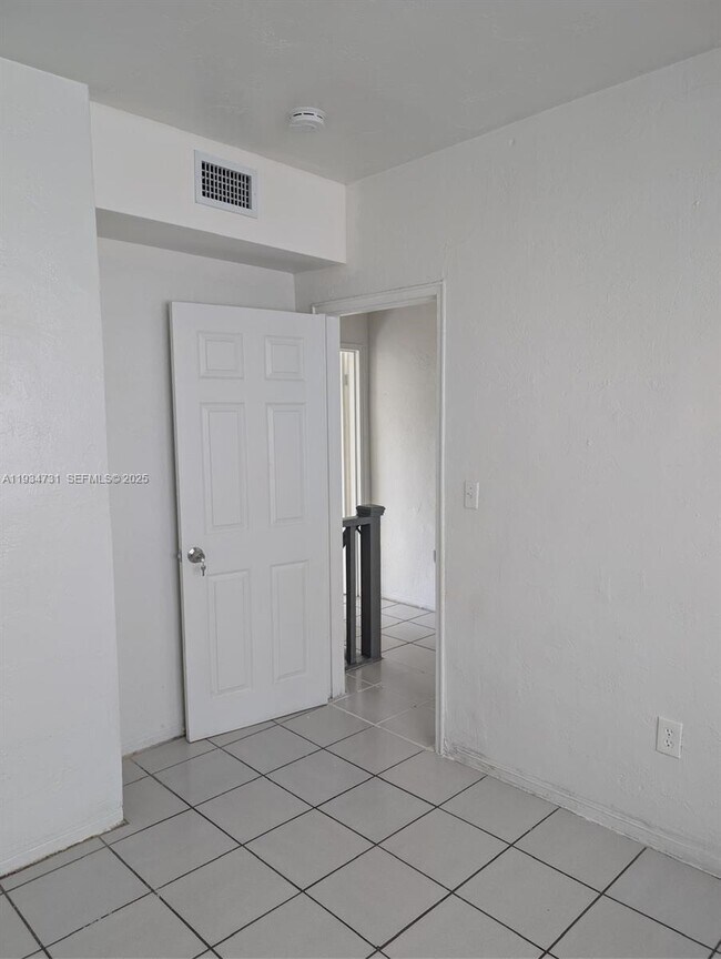 Photo - 888 SW 6th St Unit 607