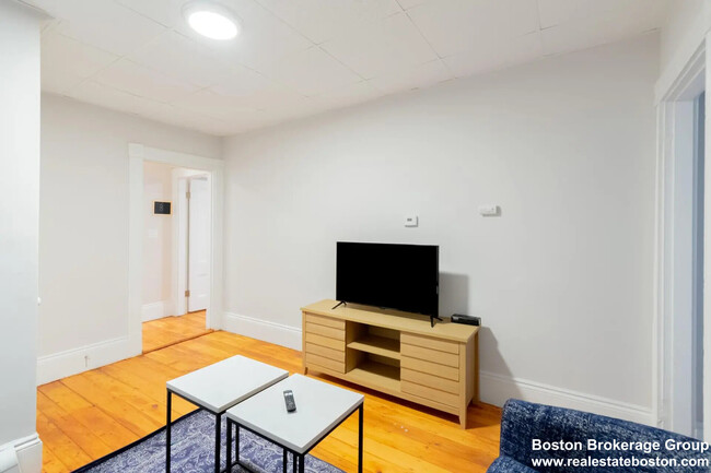 Photo - 31 Falcon St Apartments Unit 1