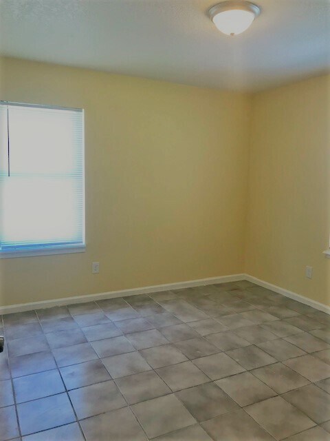 Photo - 742 Leopard Ct