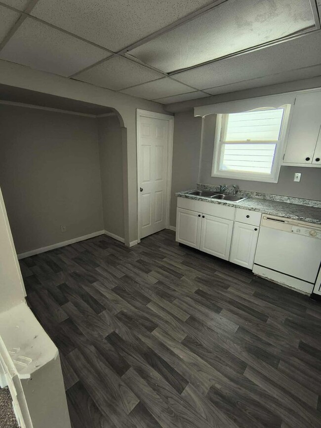 Photo - Cute 3 Bedroom Fully Renovated House in We...