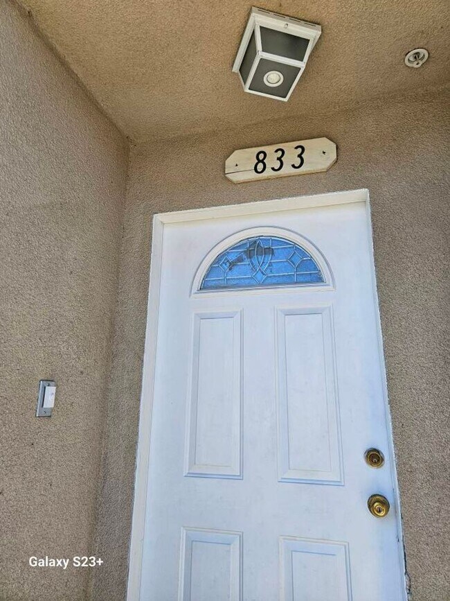 831 E 80th St Unidad 80(833F)