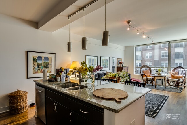 Photo - 525 Kedzie St