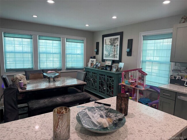 Photo - 614 Monroe Blvd Unit Main