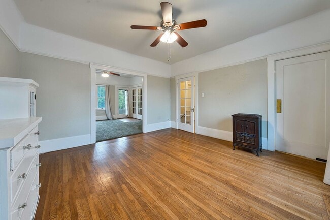 Photo - Charming Midtown 1-Bedroom Apartment with ...