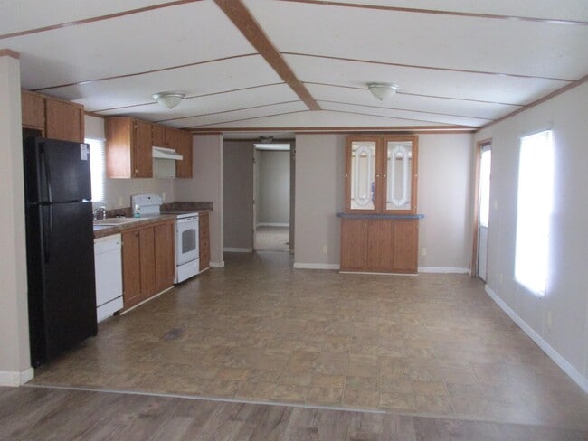 Photo - 403 Debbie St