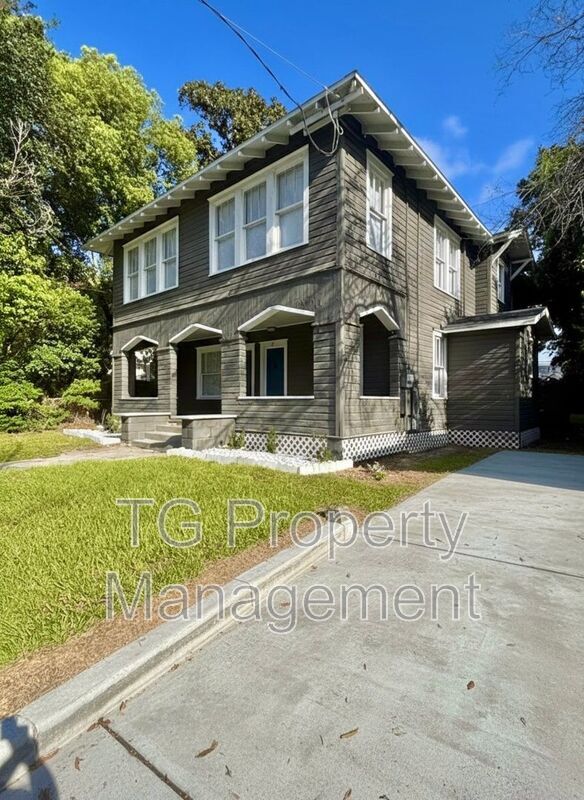 Photo - 2561 Rosselle St