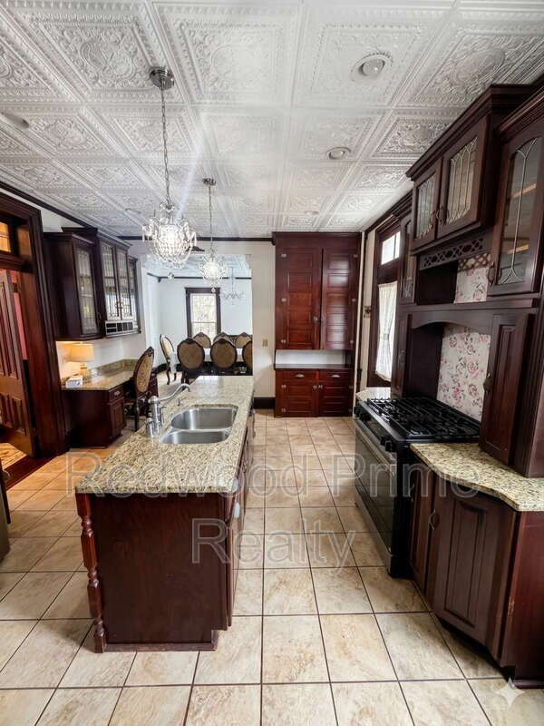 Photo - 401 S Center St