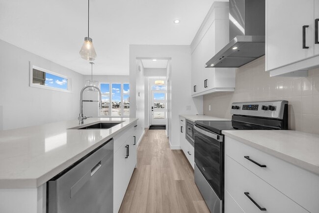 Photo - 21234 Sheriff King St SW Unité Main Floor