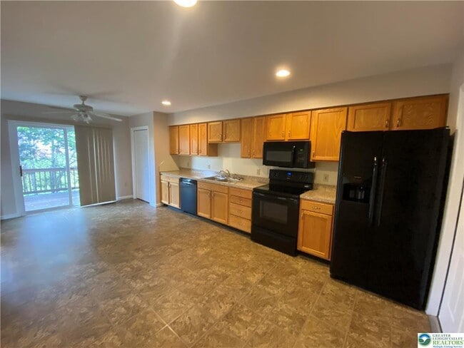 Building Photo - 207 Stephanie Dr