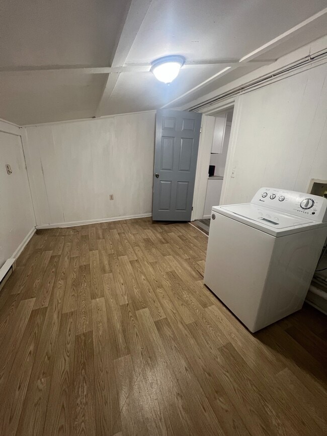 Photo - 529 E William St