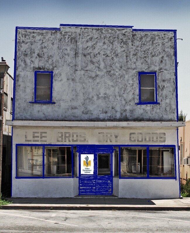 Building Photo - 16 Main St