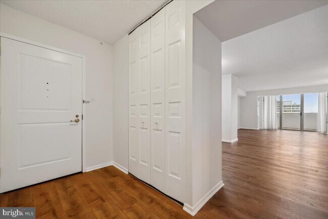 Building Photo - 4601 N Park Ave Unit 1616
